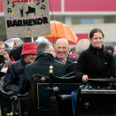 King Harald and Queen Sonja went by horse and carriage through Evenskjer (Photo: Terje Bendiksby / Scanpix)